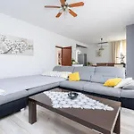 بيت للعطل Seaside House - Ugljan - 18077