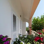 بيت للعطل Seaside House - Ugljan - 18077 *